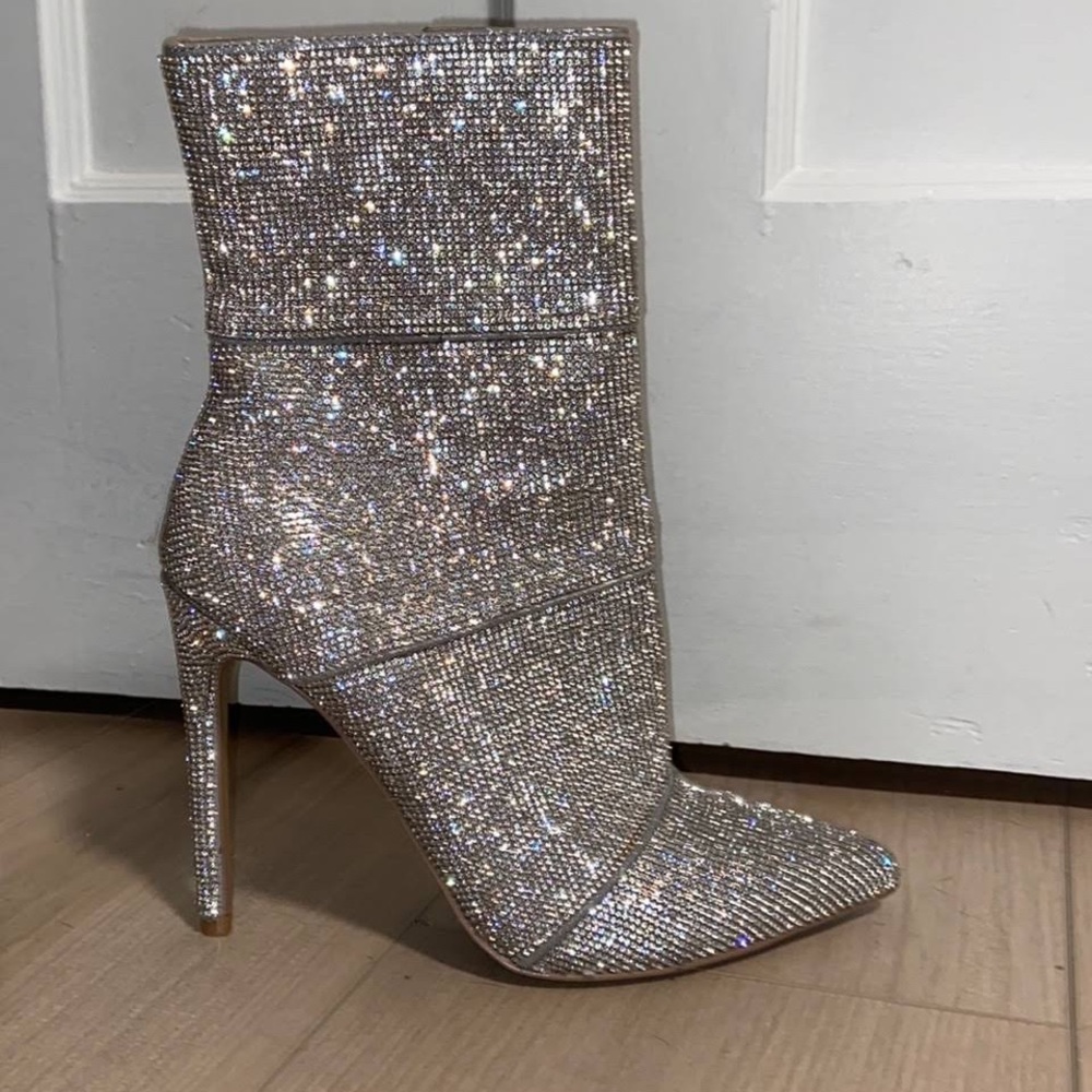 Steve Madden Winona rhinestone heeled boots booties SZ 6.5